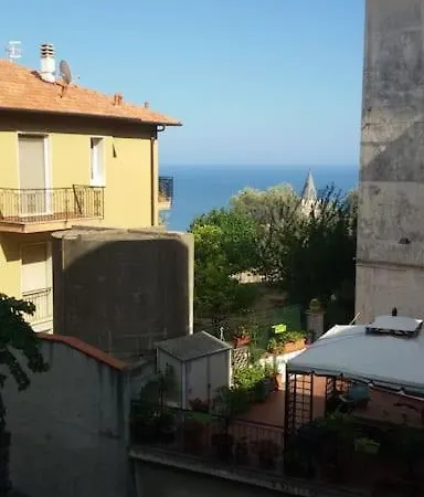 Nuovo Spazioso Trilocale In Collina Алассіо