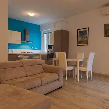 Nuovo Spazioso Trilocale In Collina Appartement *