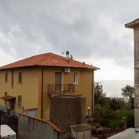 Nuovo Spazioso Trilocale In Collina Appartement